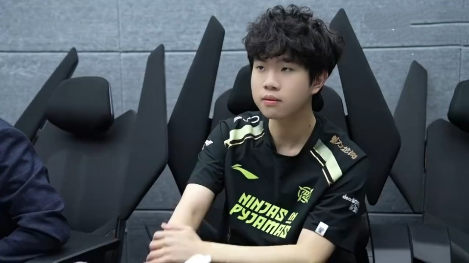 金晶洙更新ins：希望我能尽快回到大名单