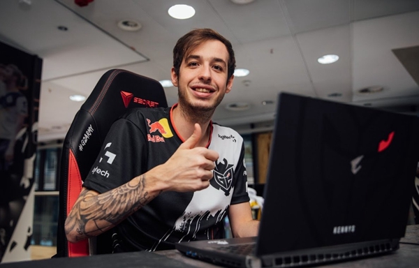 Thorin称赞NAVI火力 jL评论区现身嘲讽